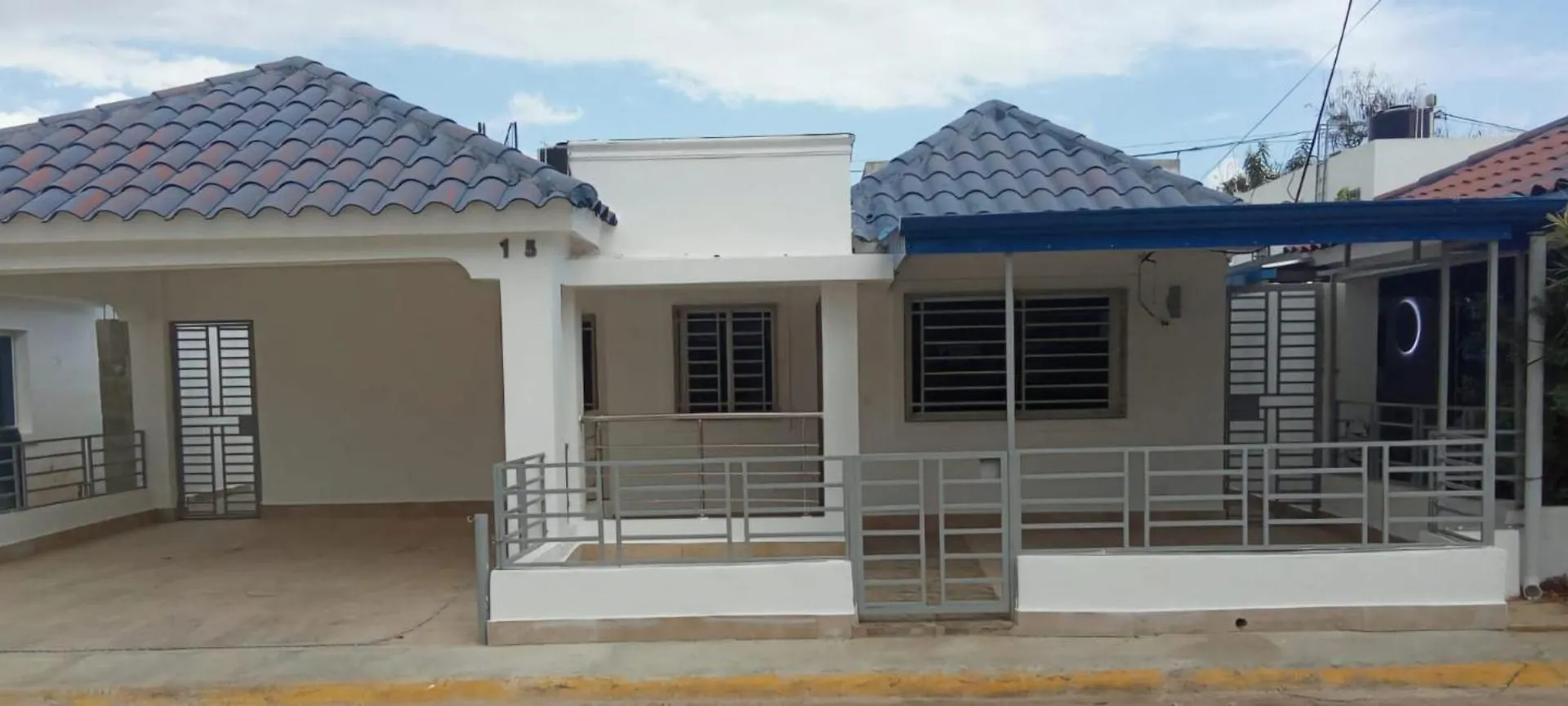 Casa Santo Domingo Este, Residencial Ciudad Azul, San Isidro Ла-Хулия